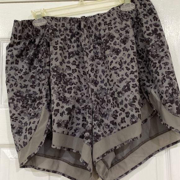 Athleta shorts size 1X - Picture 2 of 5